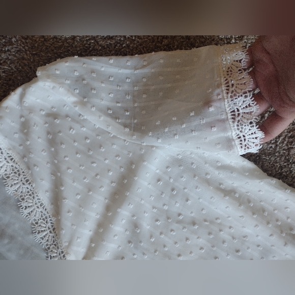 Elegant Ivory Lace Trim Top Large - Picture 6 of 12